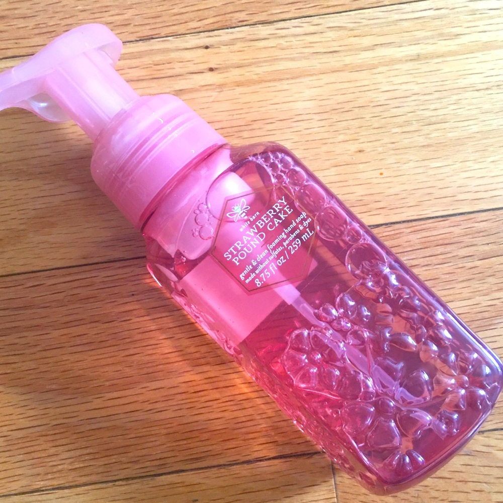NWT Bath & Body Works Strawberry Poundcake Gentle & Clean Foaming Hand Soap